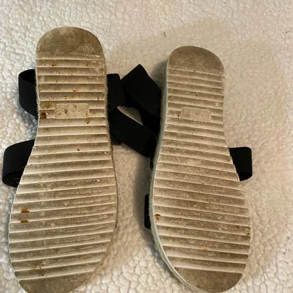 Dream Pairs Black and Tan Sandals size 10 - Picture 6 of 6